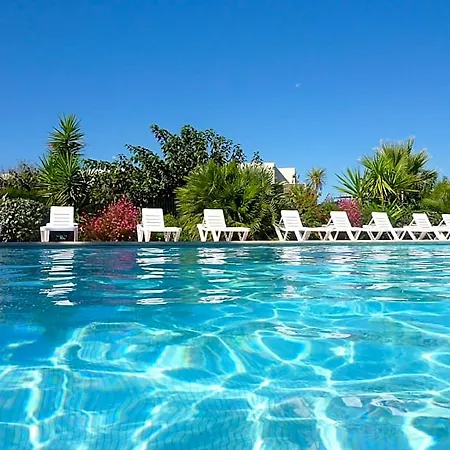 Luxurious Two Bedroom Garden With Stunning Cannes Marina Views فندق
