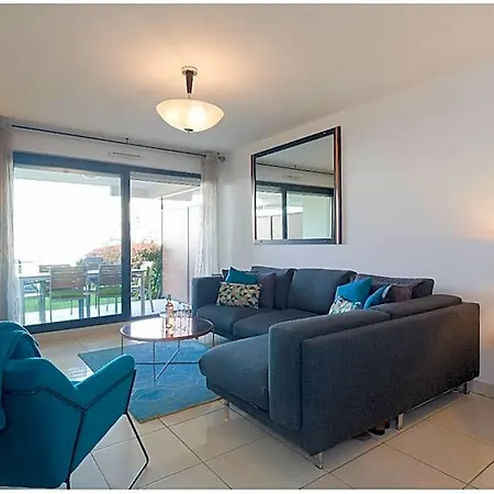 Apartament Luxurious Two Bedroom Garden With Stunning Cannes Marina Views