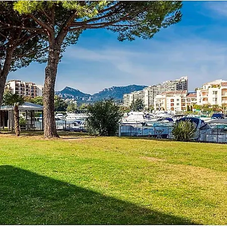 Luxurious Two Bedroom Garden With Stunning Cannes Marina Views Apartament