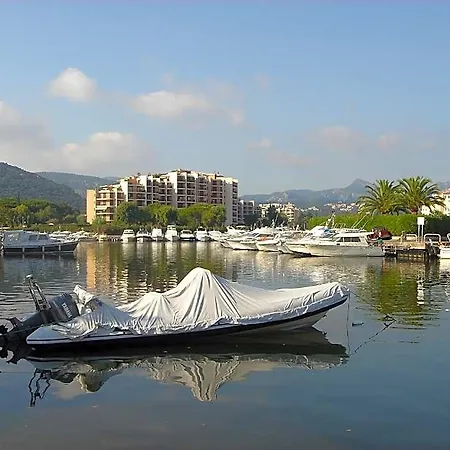 Luxurious Two Bedroom Garden With Stunning Cannes Marina Views 4*